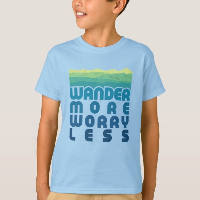 Camiseta Vaguejar mais preocupado com menos/gradiente azul  (Frente)