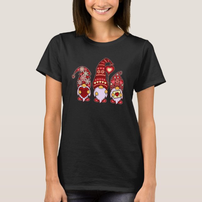 Camiseta Valentine Gnomes Holding Hearts Valentine's Day Gn (Frente)