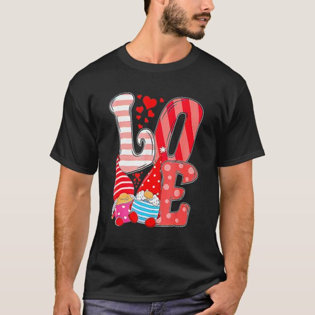 Camiseta Valentine Gnomes Holding Hearts Valentine's Day Gn (Frente)