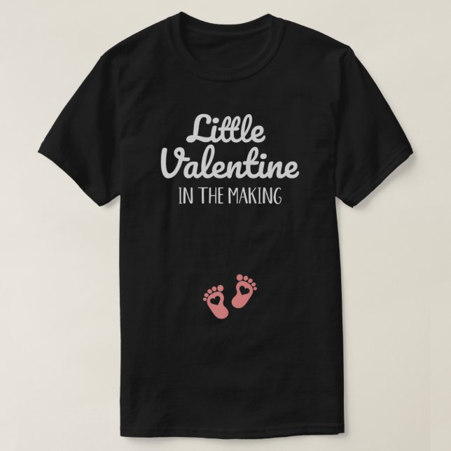 Camiseta Valentine in the making baby announcement Premium  (Frente do Design)