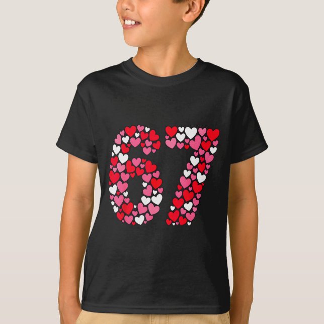 Camiseta Valentine’s Day 67 Meme Filled With Hearts Funny S (Frente)