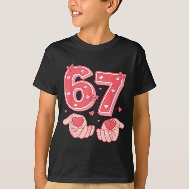 Camiseta Valentine’s Day Funny 67 Meme Six Seven 6 7 Valent (Frente)
