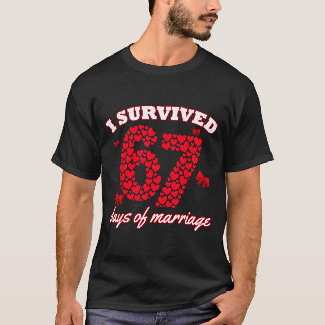 Camiseta Valentine’s Day I Survived 67 Days Of Dating Funny (Frente)