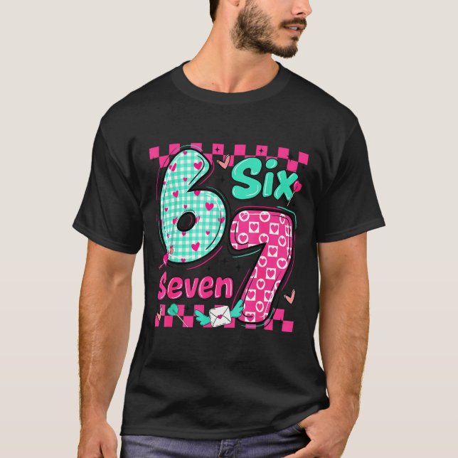 Camiseta Valentine's Day 6 7 Six Seven Preppy Hearts Couple (Frente)