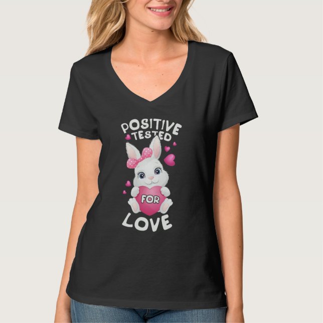 Camiseta Valentine's day bunny with pink heart for her (Frente)