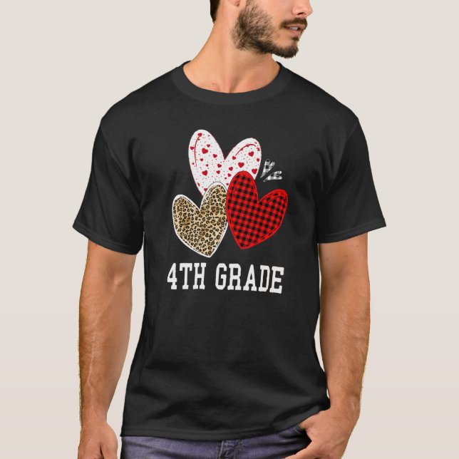 Camiseta Valentines Day Hearts Leopard Red Plaid 4th Grade  (Frente)