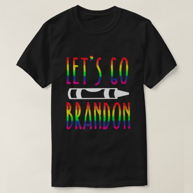 Camiseta Vamos Brandon Tee Vamos Brandon Bandeira LGBT Flag (Frente do Design)