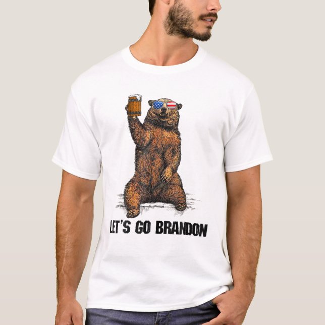 Camiseta Vamos Brason Brandon Bear Bebendo Beer USA Flag (Frente)
