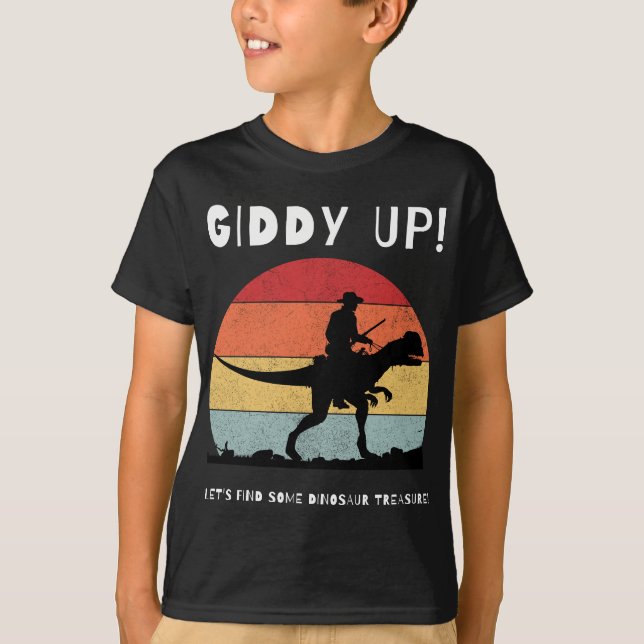 Camiseta Vamos Giddy Up Encontre Um Tesouro Dinossauro! (Frente)