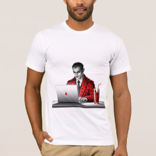 Camiseta Vampiro Trabalhando de Casa - Terror de Tecnologia
