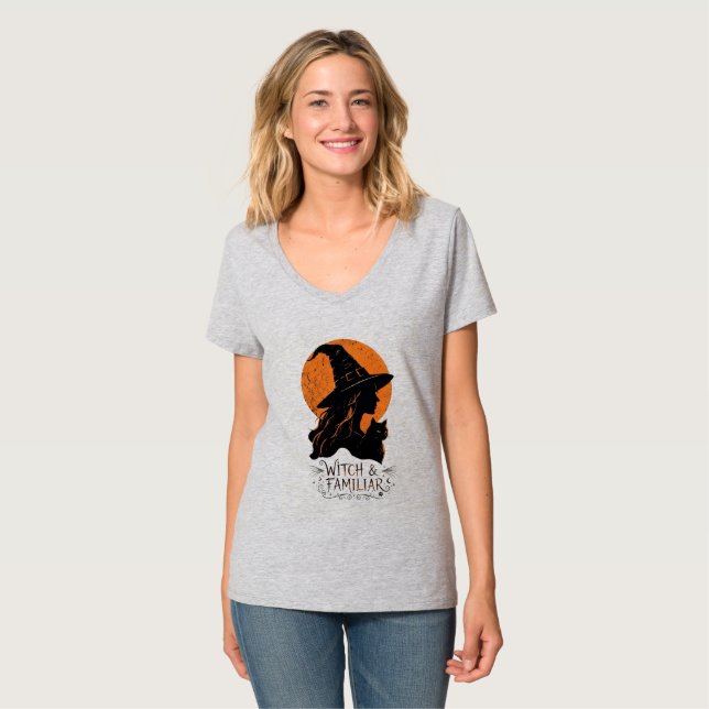 Camiseta VANOSTÈ Witch & Familiar Gráfico em V  (Frente Completa)