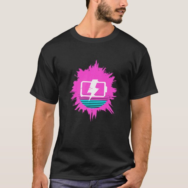 Camiseta Vaporwave Retro 1980s 1990s Otaku Battery Chargin (Frente)