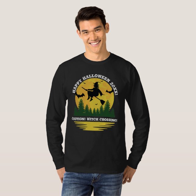 Camiseta Vassoura-voadora de bruxa-das-bruxas (Frente Completa)
