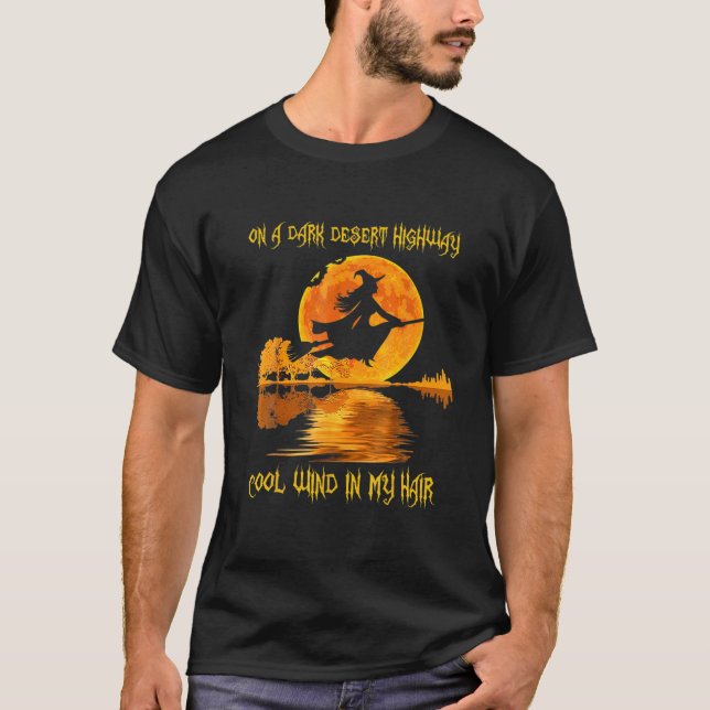 Camiseta Vassouras Andando Em Um Dia de as Bruxas engraçado (Frente)
