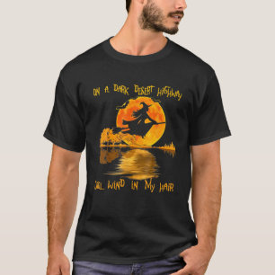 Camiseta Vassouras Andando Em Um Salão Das Estradas Do Des