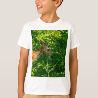 Camiseta Veado roe na floresta.