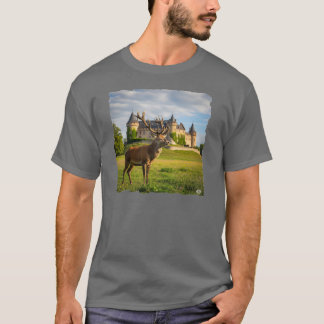 Camiseta Veado vermelho europeu no chão de um castelo!