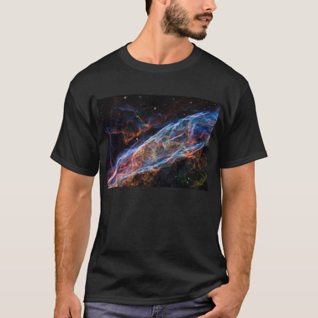 Camiseta Veil Nebula Supernova Mantém Telescópio Hubble (Frente)
