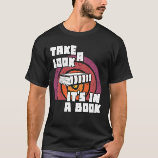 Camiseta Veja isso em um livro Vintage Bookworm Rainbo