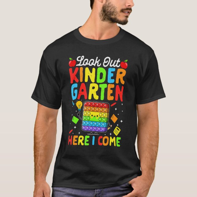 Camiseta Veja O Jardim De Infância Aqui Eu Venho Estudante  (Frente)