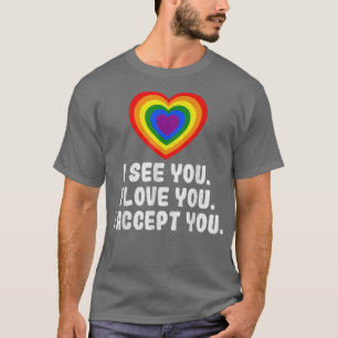 Camiseta Vejo que o amor te aceita com o coração do arco-ír