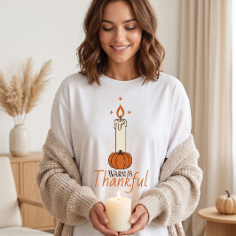 Camiseta Vela de Ação de Graças Aconchegante e Agradecida d