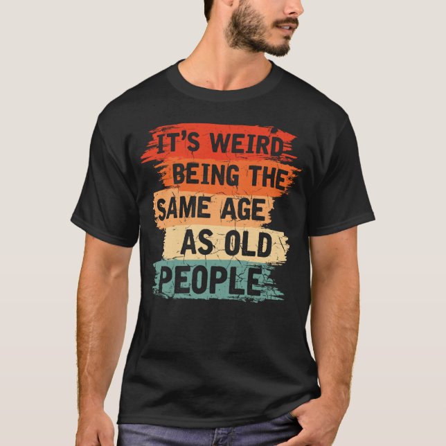 Camiseta Velhas Pessoas Humor Estranho Envelhecimento Engra (Frente)