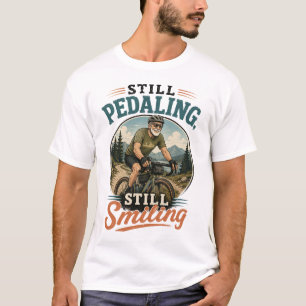 Camiseta Velho ainda pedalando, ainda sorrindo andando de b