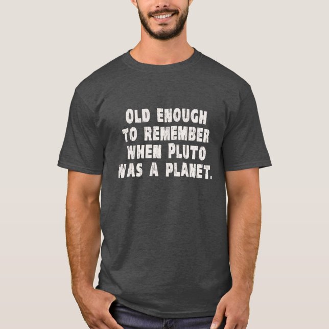 Camiseta Velho bastante para recordar quando Pluto era um (Frente)