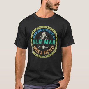 Camiseta Velho Com Ciclismo De Bicicleta Em Montanha
