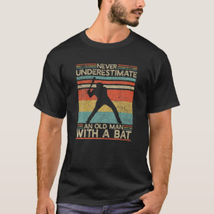 Camiseta Velho Com Um Bat Jogador de beisebol Softball