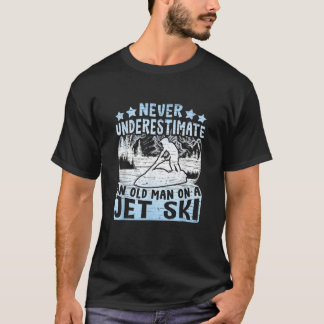 Camiseta Velho Em Um Esqui De Jato De Jato De Jato