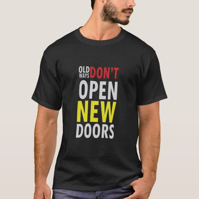 Camiseta Velhos modos não abrem novas portas (Frente)