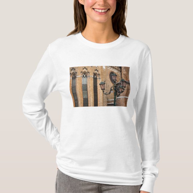 Camiseta Veneza, Veneto, Itália - Um posto de lâmpadas está (Frente)