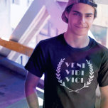 Camiseta Veni Vidi Vici Funny Gamer Formando<br><div class="desc">Esta camiseta engraçada é perfeita para vitórias de jogos,  graduação ou aposentadoria. A famosa citação latina de Júlio César - Veni,  Vidi,  Vici. Vim,  vi,  conquistei. Adicione facilmente texto adicional se quiser personalizar.</div>