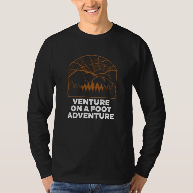 Camiseta Venture on a Foot Adventure Camping Hiking Camper  (Frente)