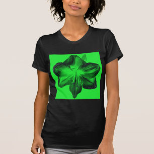 Camiseta Verde Escuro sobre o Amaryllis Verde Claro