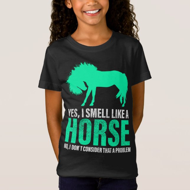 Camiseta Verde Sim Eu Cheiro Como Um Cavalo (Frente)