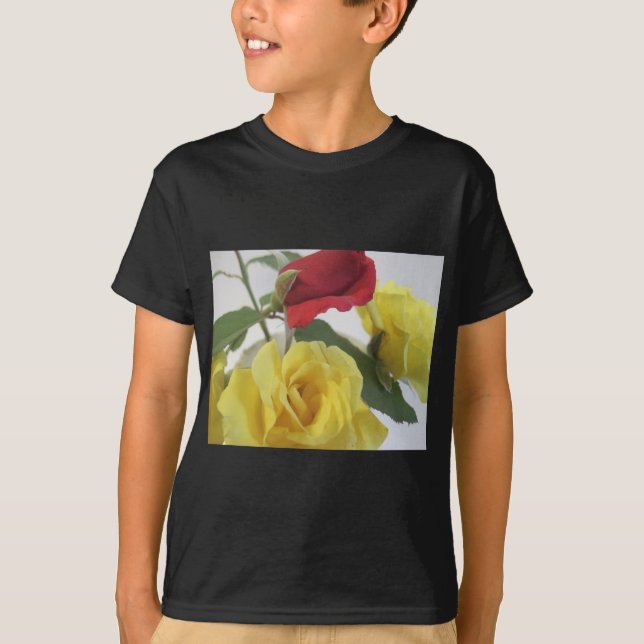 Camiseta Vermelho Amd Rosas Amarelas (Frente)