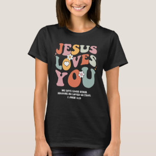 Camiseta Versículo Bíblico Cristão Jesus Ama Você Retro Gro
