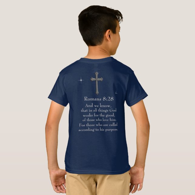 Camiseta versículo bíblico cristão Romanos 8:28 (Parte Traseira Completa)