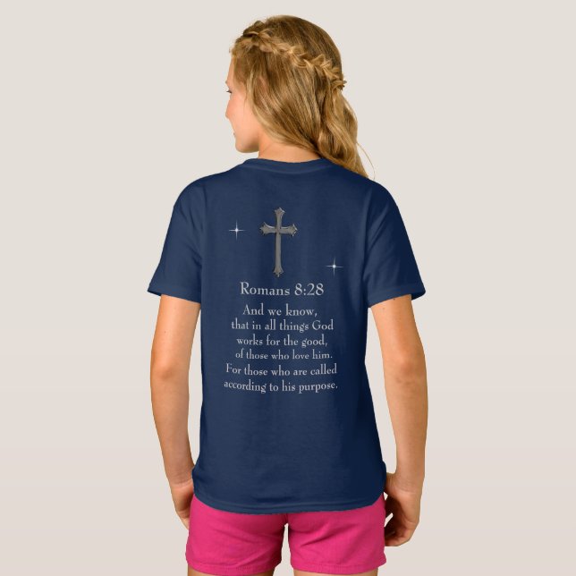 Camiseta versículo bíblico cristão Romanos 8:28 (Parte Traseira Completa)