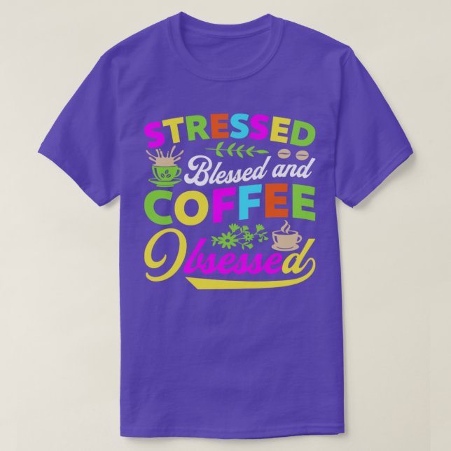 Camiseta Vestido Abençoado e Café diminuído (Frente do Design)