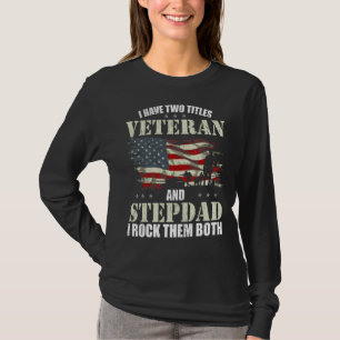 Camiseta Veterano E Stepdad E Eu Balançamos Ambos Os Pais