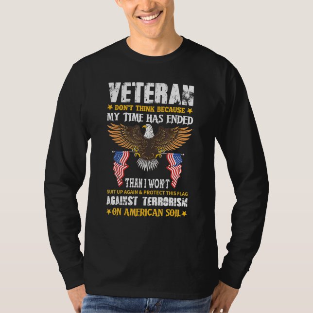 Camiseta Veterano não pensa porque meu tempo acabou com a á (Frente)