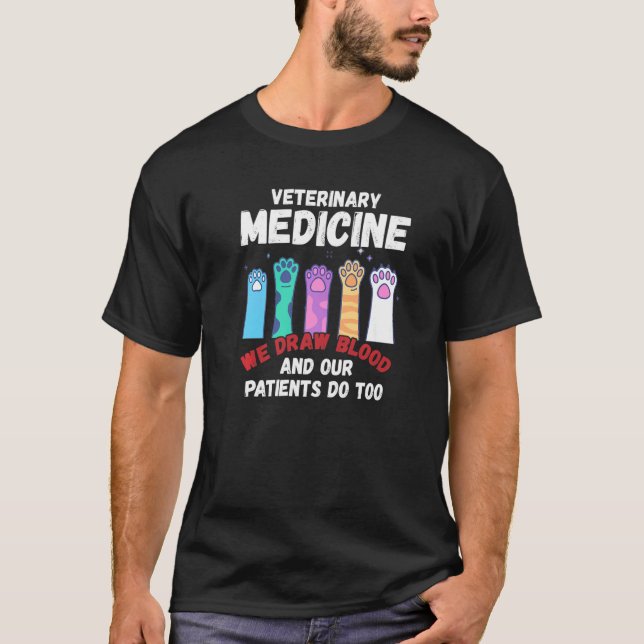 Camiseta Veterinary Medicine We Draw Blood Our Patients Do  (Frente)