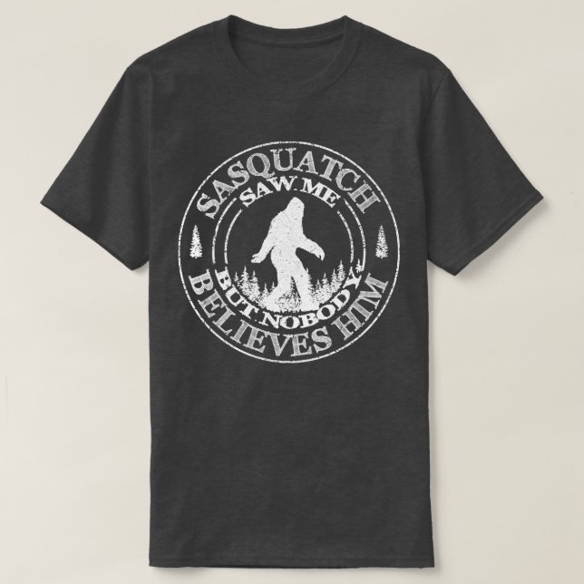 Camiseta Vi-Me, Mas Ninguém Acredita Em Ele (Frente do Design)