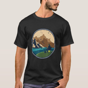 Camiseta Viagem de pesca com um homem pescando em um rio