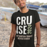 Camiseta Viagem Personalizada da Família Cruise<br><div class="desc">Este design pode ser personalizado na área fornecida pela alteração da foto e/ou do texto. Ou pode ser personalizado clicando em Personalizar este Modelo e, em seguida, escolhendo o clique para personalizar mais a opção e excluir ou alterar a cor do plano de fundo, adicionar texto, alterar a cor ou...</div>