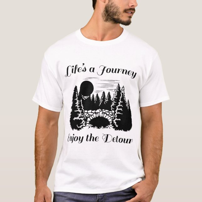 Camiseta Viagens de Uma Viagem Aproveitando o Detour - B (Frente)